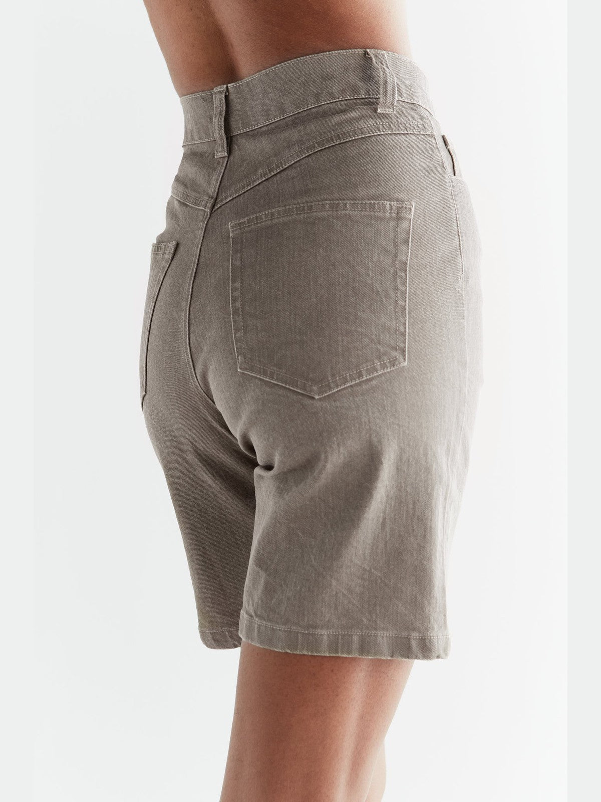 WA3018-395 | Women Denim Shorts in Ton Waschung - Pebble